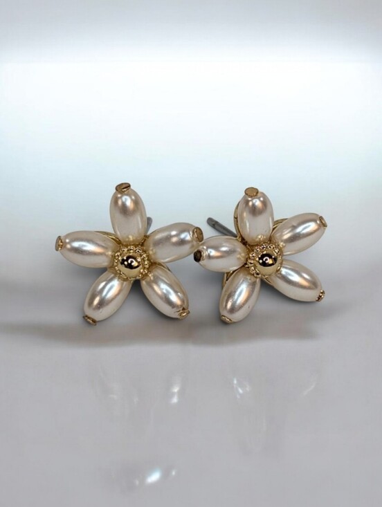 kate spade Jewelry - Kate Spade Flower Earrings With Gold Tone And Faux Pearl
